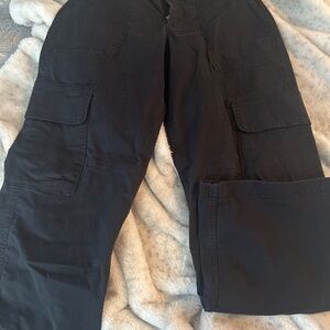 Black cargo 28R
